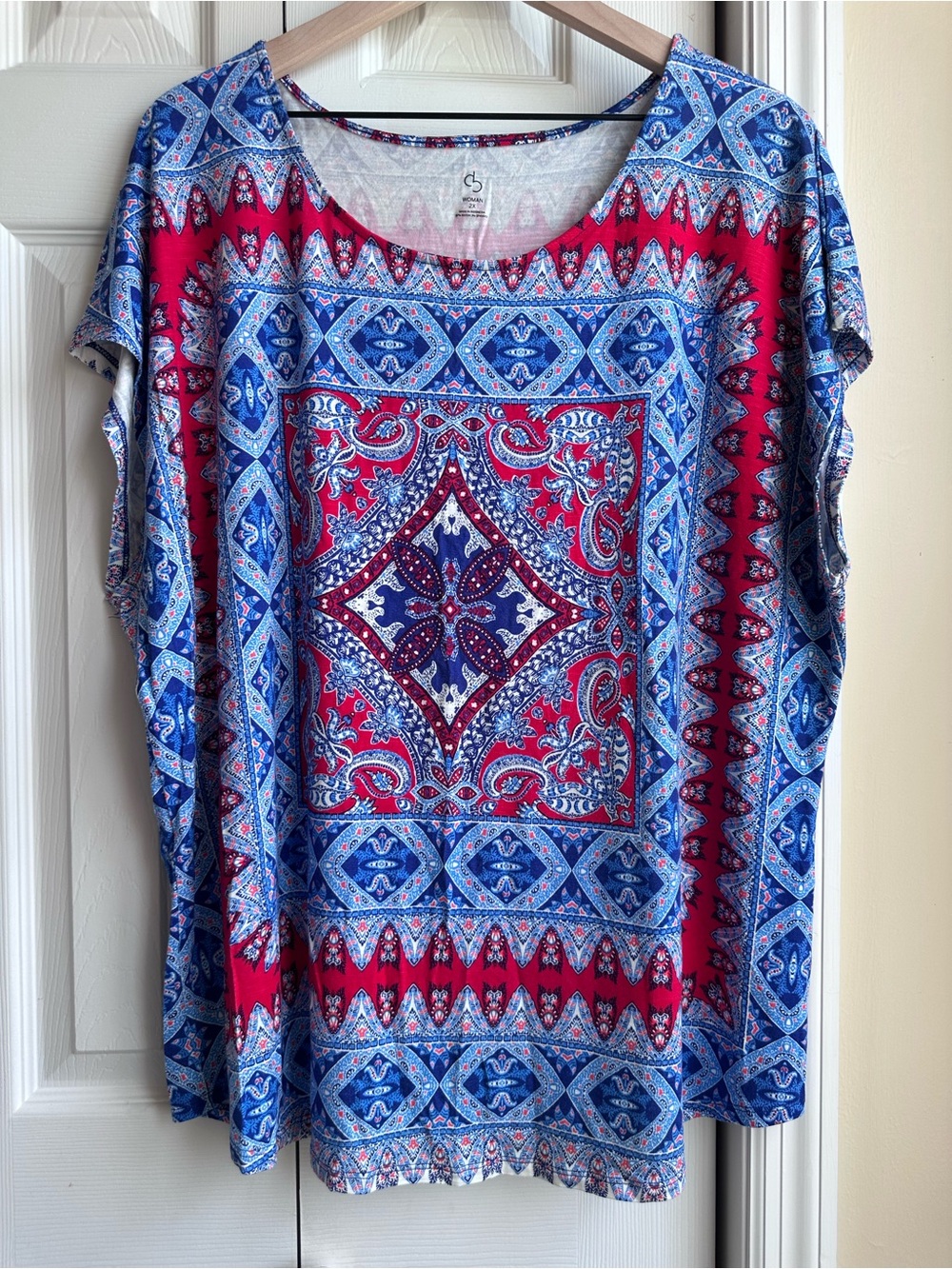dressbarn Red and Blue Short Sleeve Printed Top